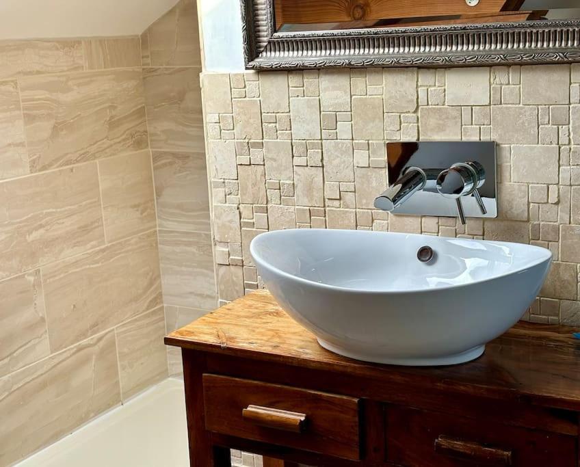 Little Bream - Pretty Cosy Cottage, Sea Views, Walk To The Beach Mawnan Smith Ngoại thất bức ảnh